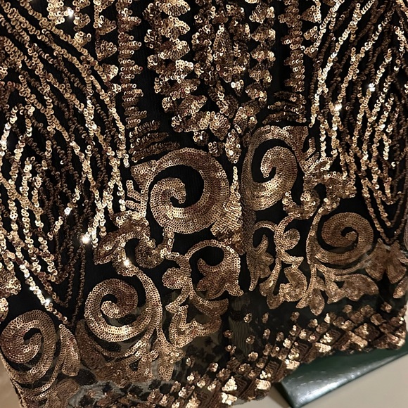 Woman’s long sleeve Gianni dress❤️👗 - Picture 9 of 11